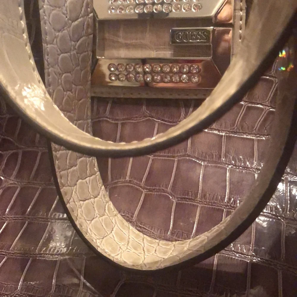 Guess - Picture 9 of 16